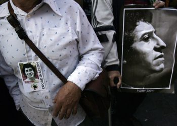 Chile: Dos militares condenados por el asesinato de Víctor Jara están prófugos