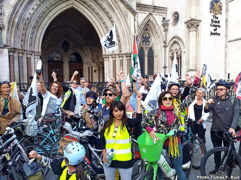 Tour ciclista en Londres por la libertad de Julián Assange