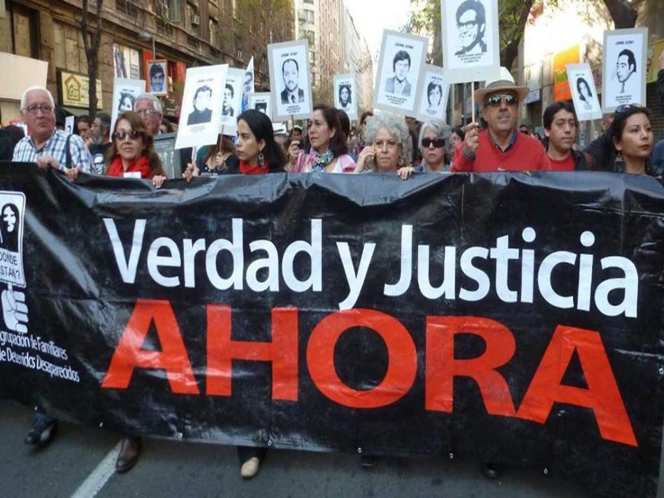 Santiago de Chile recuerda con una marcha a las víctimas de la dictadura