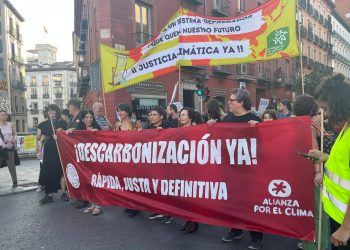 Miles de personas se manifiestan en distintos municipios del Estado español para unirse al grito global de “¡Descarbonización ya!”