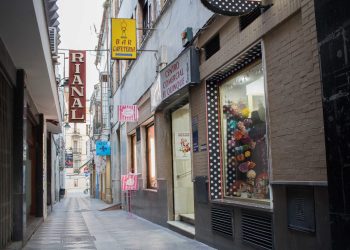 Adelante recuerda a Pelayo que el apoyo al comercio local no es ir contra la movilidad sostenible y sí contra la apertura los domingos de las grandes superficies