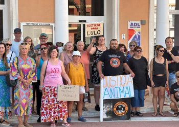 Activistas protestan en Verger por los casos de maltrato animal