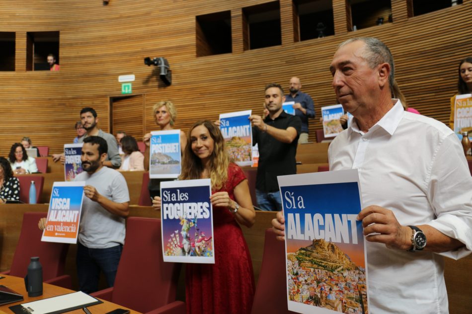 Compromís protesta en el Ple de Les Corts per la proposta d’excloure Alacant del predomini lingüístic valencià