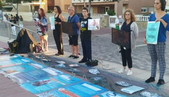 Activistas se concentran en Denia contra «la realidad oculta de la industria pesquera»