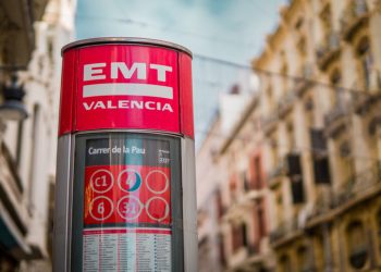 «La remodelación de las líneas del centro de la ciudad de València se ha efectuado improvisada y precipitadamente sin tener en cuenta trabajadoras, usuarias y peatones»