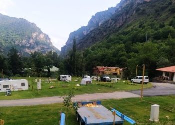 La Confederación Hidrográfica sanciona a un camping en Somiedo autorizado por el Ayuntamiento de forma irregular