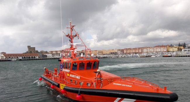 Organizaciones de derechos humanos exigen una investigación sobre las 32 personas muertas encontradas en las costas de Beni Ensar y Melilla