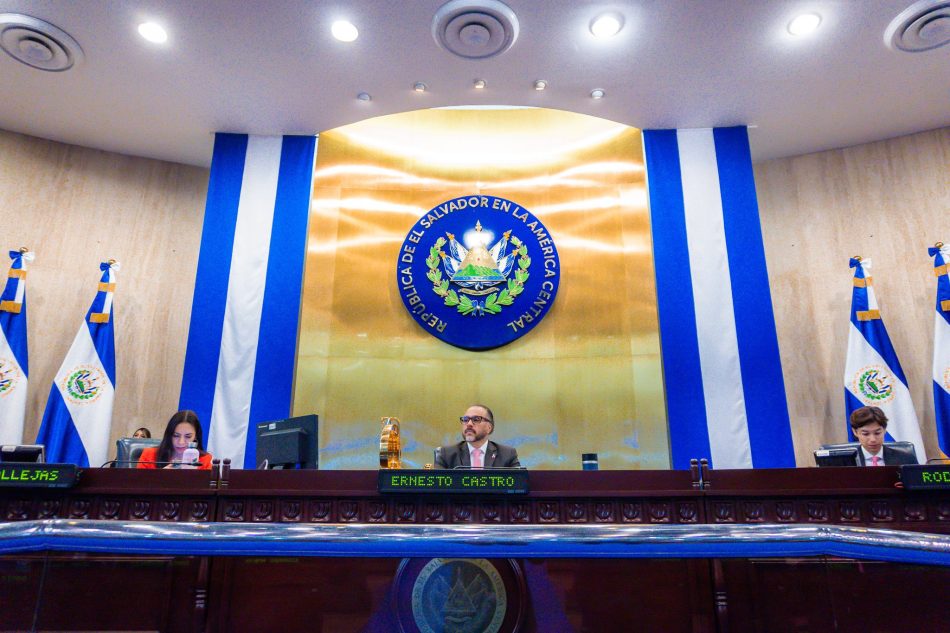 El Congreso de El Salvador extiende el régimen de excepción