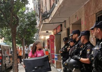 Sindicato de Vivienda de Valencia denuncia el desahucio de una madre con dos hijos menores y su marido con discapacidad por parte de un fondo buitre