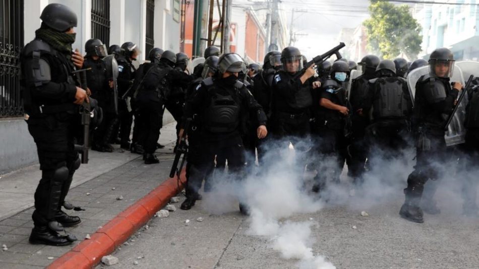 Tensión en Guatemala tras actos violentos y llamados antibloqueos