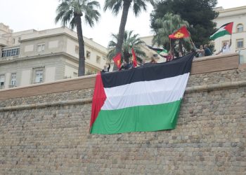 La solidaridad con Palestina ondea sobre la muralla del Mar de Cartagena