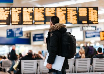 Qué puedes reclamar si tu vuelo se retrasó por las evacuaciones en Francia