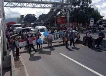 Continúa paro para exigir respeto a la democracia en Guatemala