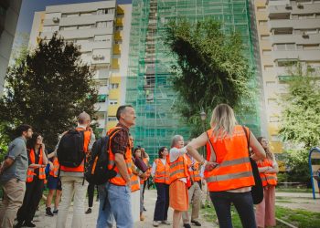 La Seguridad Social reclama miles de euros a viudas con pensiones mínimas que han recibido ayudas a la rehabilitación en Orcasitas (Usera, Madrid)