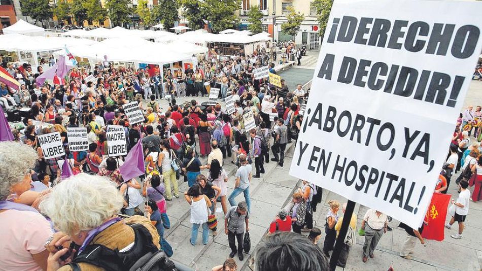 PP y Vox aprueban promover charlas contra el aborto en los institutos de Cáceres
