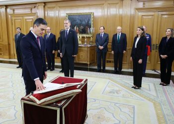 Pedro Sánchez promete el cargo ante el Rey