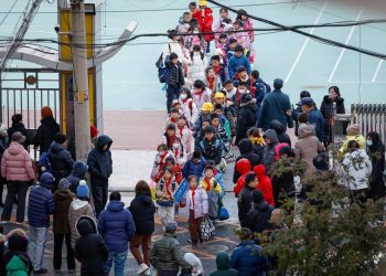 China pide reforzar la atención primaria ante el aumento de casos de neumonía infantil