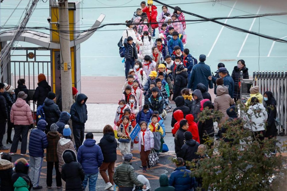 China pide reforzar la atención primaria ante el aumento de casos de neumonía infantil