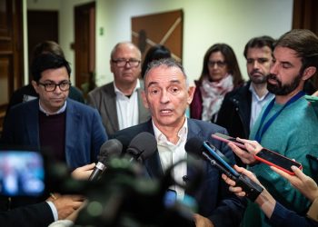 Enrique Santiago tacha de “indignidad absoluta” que en el “acoso” a las sedes del PSOE haya “destacados dirigentes políticos que estén contribuyendo a incendiar esta situación”