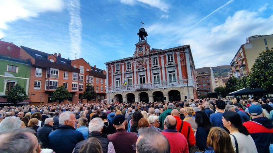 Mieres despide a su alcalde, Aníbal Vázquez