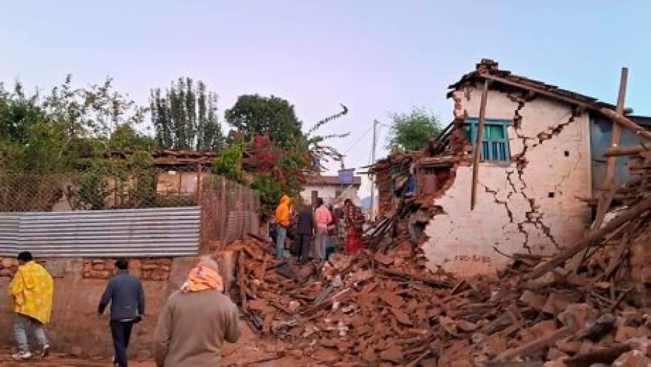 Un terremoto de magnitud 6.4 deja al menos 132 muertos en Nepal