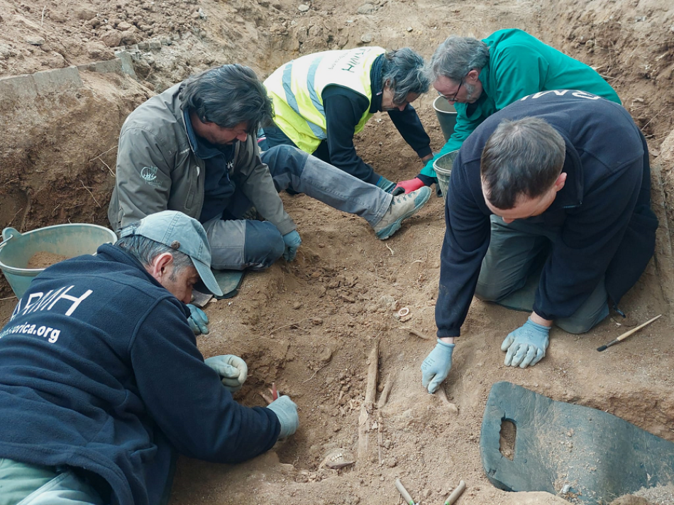 Aparecen los primeros restos de asesinados por la dictadura franquista en las fosas del cementerio de Belalcázar (Córdoba)