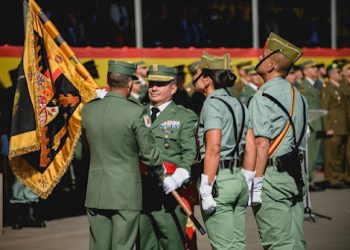 El PCE reclama que el mando supremo de las Fuerzas Armadas llame al respeto del orden democrático