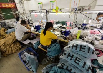 Los vuelos de la moda rápida: miles de toneladas de carga aérea de Inditex y Shein alimentan la crisis climática