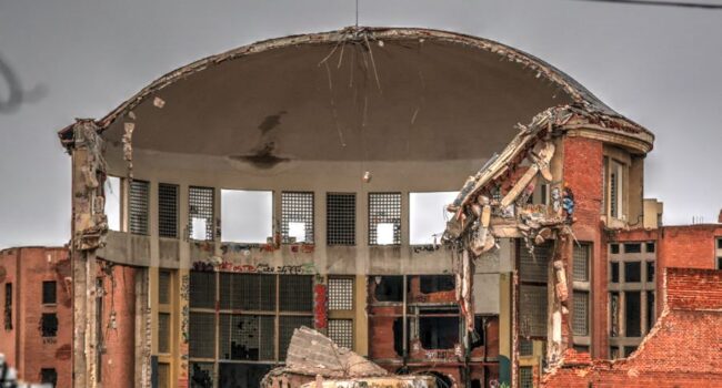 500 tarjetas para reclamar un centro de memoria de la cárcel de Carabanchel llegan a Moncloa 