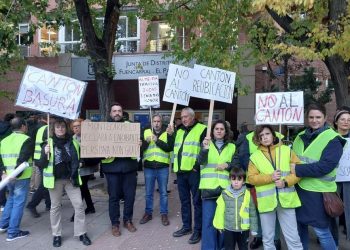 Nueva protesta en Montecarmelo para exigir al Ayuntamiento que construya su cantón lejos de colegios y viviendas