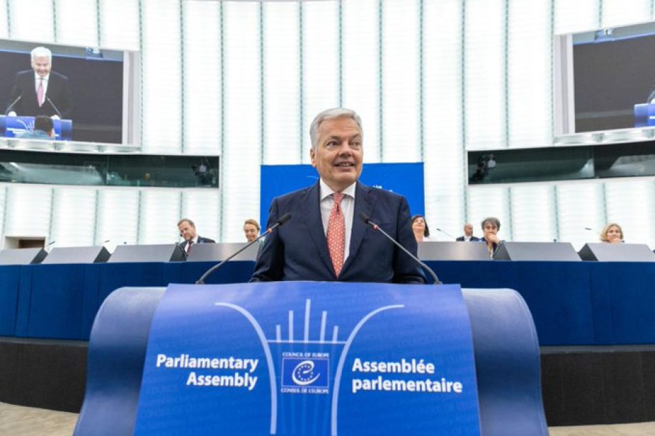 Más de un millar de juristas que apoyan el manifiesto ‘Por la Amnistía, la democracia y la Convivencia’ explican a Reynders que la medida respeta la “Constitución y la legalidad de la UE”