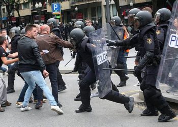 Una jueza de Girona archiva la investigación a 27 policías por las cargas del 1-O