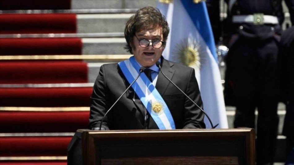 Llueven las críticas sobre medidas de presidente argentino