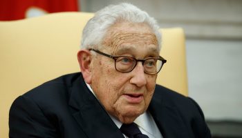 Para las élites mediáticas, Henry Kissinger era un gran hombre