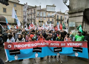 Nova lección de dignidade de miles de docentes reclamando en Compostela a inmediata rectificación da Consellaría