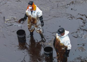 Víctimas del derrame de crudo en Perú presentarán una demanda millonaria contra Repsol ante La Haya