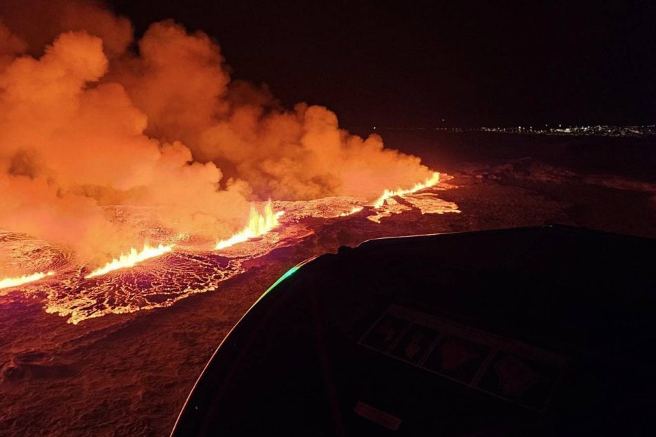 Entra en erupción el volcán islandés en la península de Reykjanes