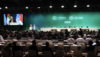 Ecologistas advierte que ni el acuerdo de las pérdidas y los daños ni el discurso de Sánchez en el arranque de la COP28 convencen a la sociedad civil