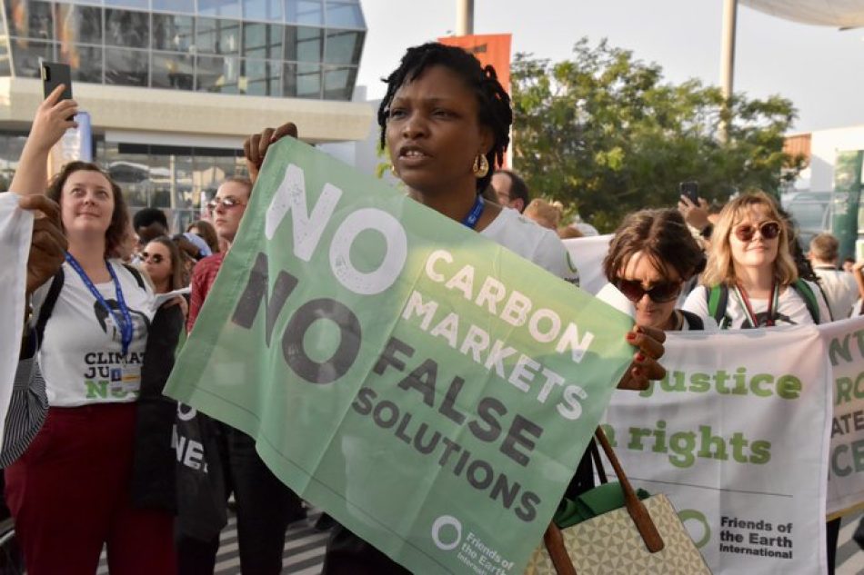 Amigos de la Tierra: «La COP28 se cierra en falso: los países contaminantes siguen sin comprometerse con el fin de los combustibles fósiles»
