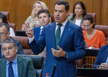 CGT Enseñanza se suma a la concentración frente el Parlamento andaluz ante la apuesta de Moreno Bonilla por la enseñanza privada-concertada en los Presupuestos para 2024