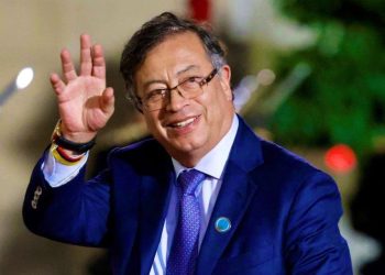 Petro pide a los colombianos luchar para lograr la Paz