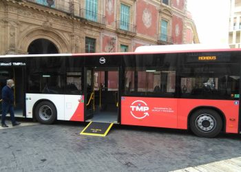 La Plataforma en Defensa del Transporte Público, apoya la huelga de los trabajadores de la concesionaria de los autobuses de pedanías (Mombus)