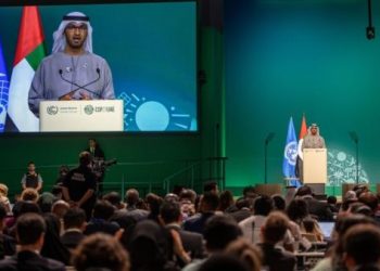 La COP28 acuerda iniciar transición que deje atrás industria de combustibles fósiles