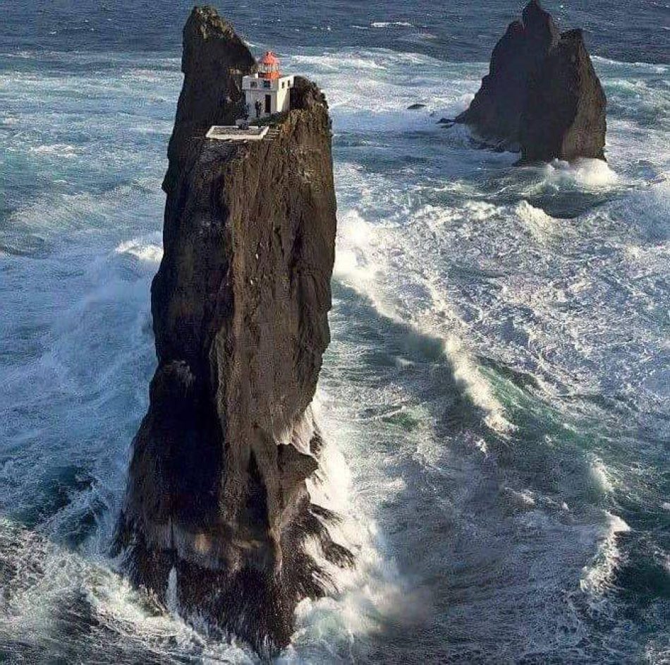 5 Mejores Maneras de Ver el Faro Thridrangaviti: El Centinela junto al Mar de Islandia