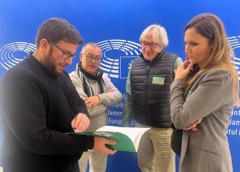 Adelante Andalucía y vecinos de la Asunción se reúnen en Bruselas para exigir una garantía de la rehabilitación de sus viviendas