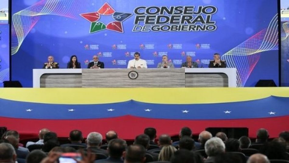 Presidente venezolano entrega al Parlamento la Ley Orgánica por la Defensa de la Guayana Esequiba para su debate