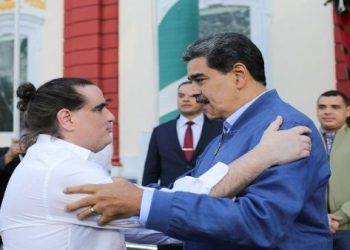 Presidente venezolano recibe al diplomático Alex Saab tras su liberación