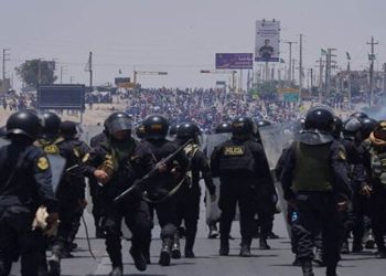 Represión policial deja tres detenidos en el sur de Perú