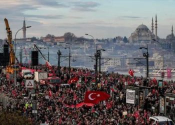 Manifestantes turcos exigen seguir boicoteando productos israelíes