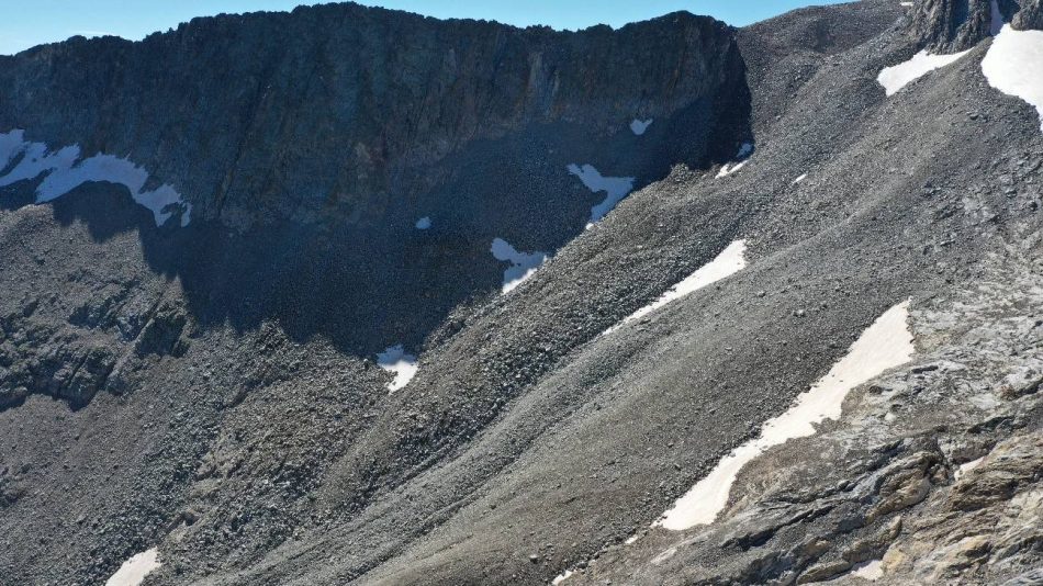 El glaciar rocoso pirenaico de La Paúl se desplaza casi 40 centímetros al año